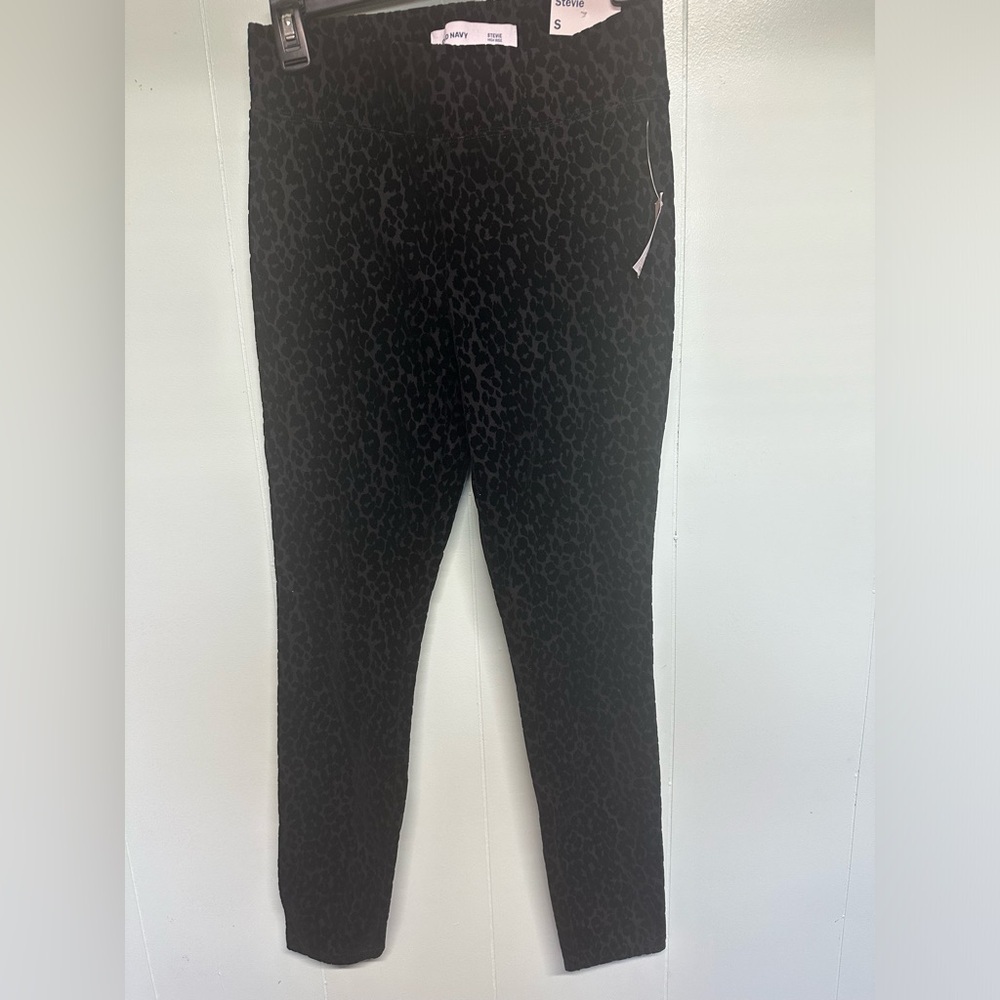 Old navy Stevie Pants. Leopard print. Size small. NWT.